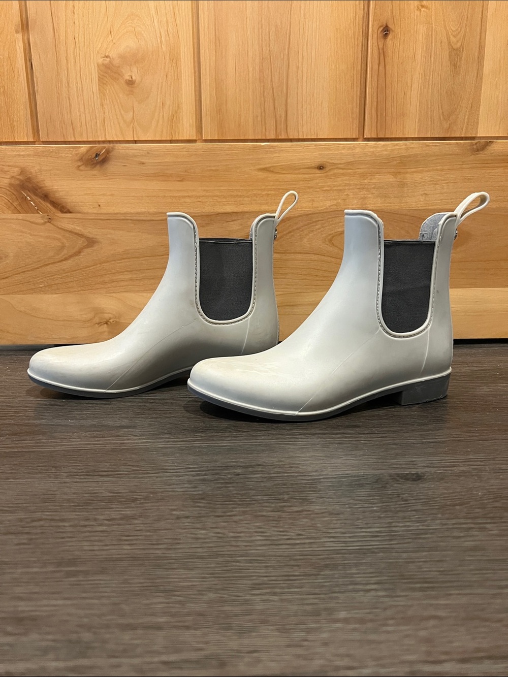 Sam Edelman Light Gray Chelsea Rain Boots with Black Elastic - Women’s 7